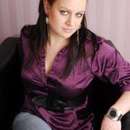 Join Kalli for an Unforgettable Swinging Experience